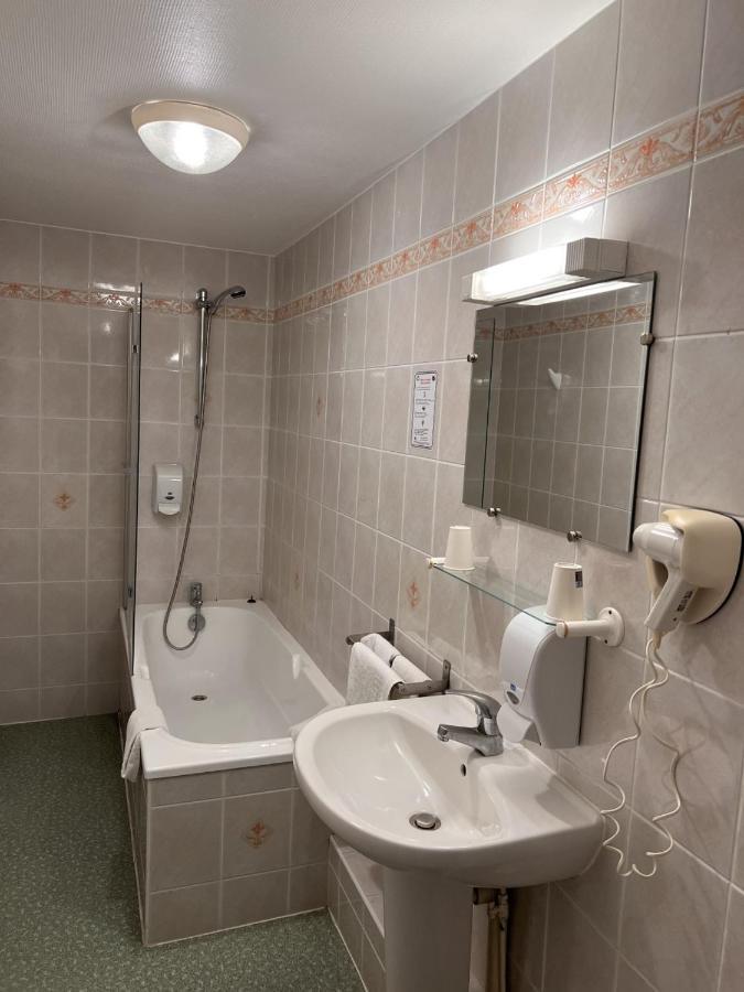 Hostellerie Au Rendez-Vous Des Amis Chaumont (Haute-Marne) Exterior foto