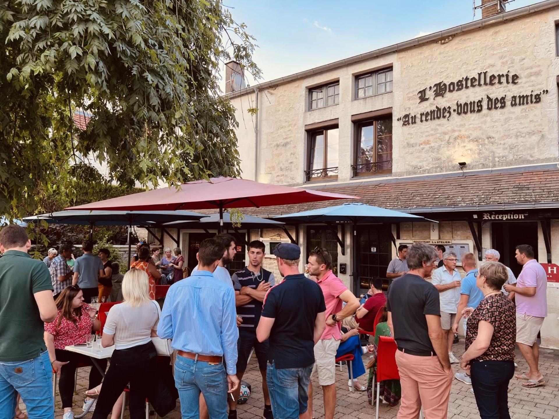 Hostellerie Au Rendez-Vous Des Amis Chaumont (Haute-Marne) Exterior foto